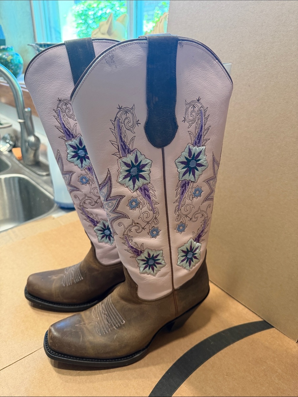 Double H Brown Foot Pink Shaft Floral Embroidered Western Heeled Boots - Picture 2 of 4